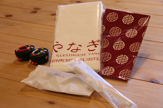 アメニティー販売品（手ぬぐい・タオル・歯ブラシ・ヒゲソリ）