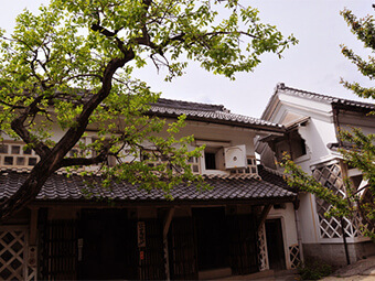 なまこ壁の民家